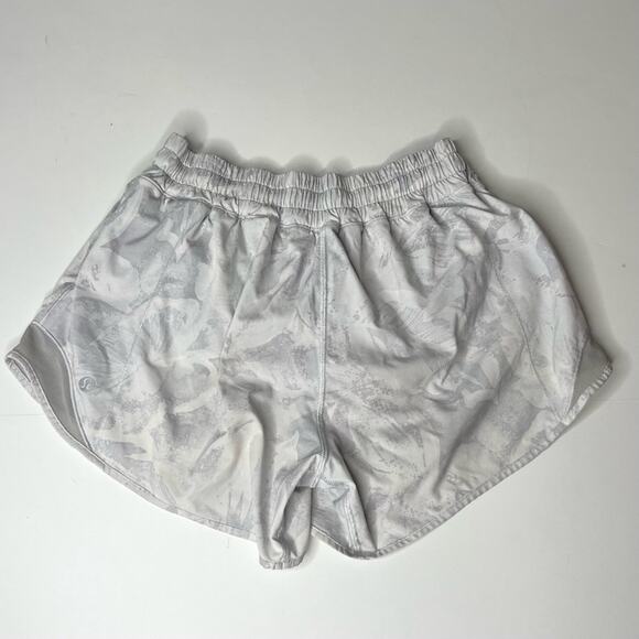 Lululemon Hotty Hot Short Long 4" White Tropical Shadow Starlight - Picture 4 of 6